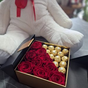 Exclusive box with roses and ferrero